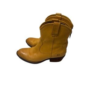 Born leather Ankle boot size 7.5 M